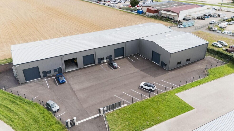 Flex in Montagnat for sale - Building Photo - Image 1 of 8