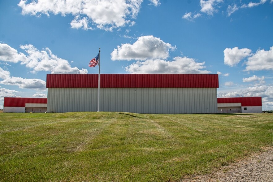 825 Highway 151, Platteville, WI for lease - Building Photo - Image 2 of 19