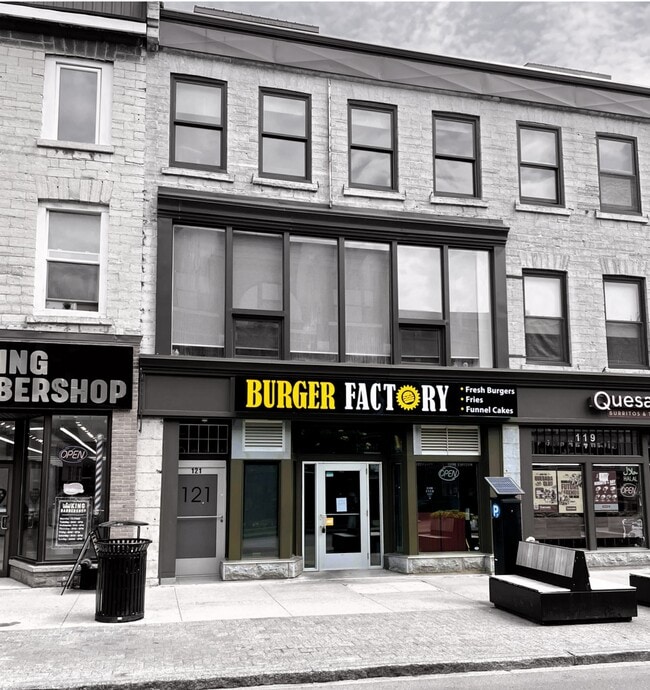 Plus de détails pour 119 Princess St, Kingston, ON - Commerce de détail à louer