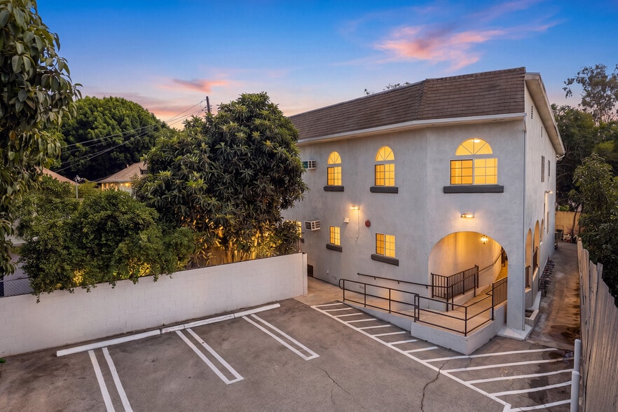 2104 Mozart St, Los Angeles, CA for sale - Building Photo - Image 1 of 55