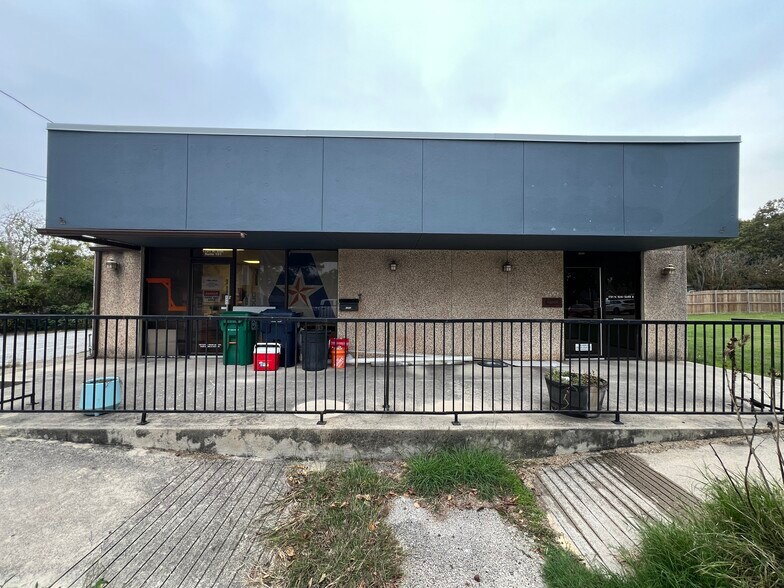 1701 N Elm St, Denton, TX à vendre - Photo du bâtiment - Image 2 de 21