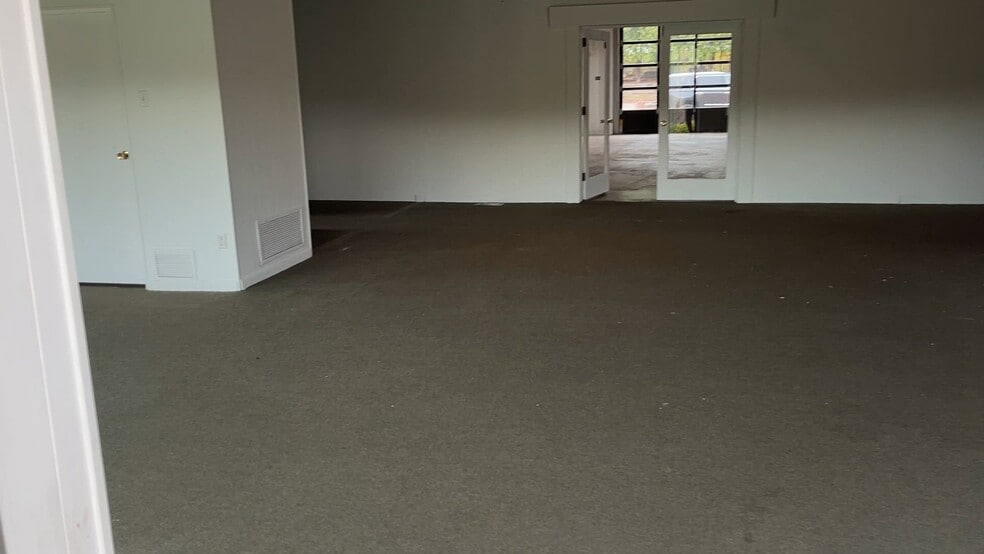 4 Union Hill Rd, Conshohocken, PA for lease - Commercial Listing Video - Image 2 of 6