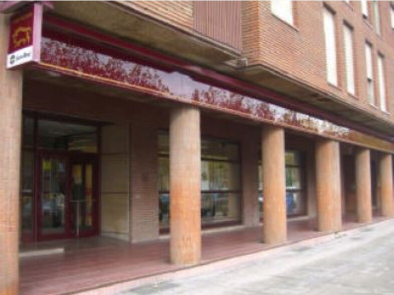 Commerce de détail dans Ponferrada, León à louer - Photo du bâtiment - Image 2 de 2