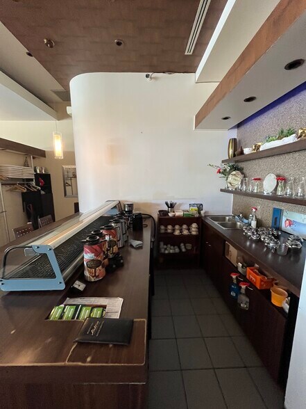 1133 Boul Armand-Frappier, Ste-Julie, QC for lease - Interior Photo - Image 3 of 5