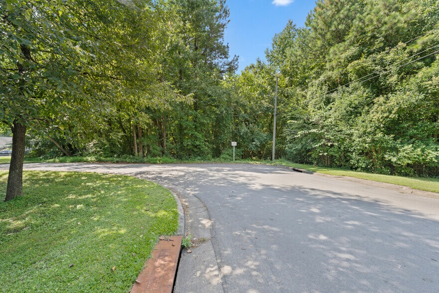 2400 Roanoke st, Durham, NC à vendre - Photo du bâtiment - Image 2 de 3