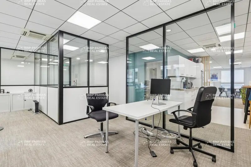 Office in Arcueil for lease - Interior Photo - Image 1 of 9