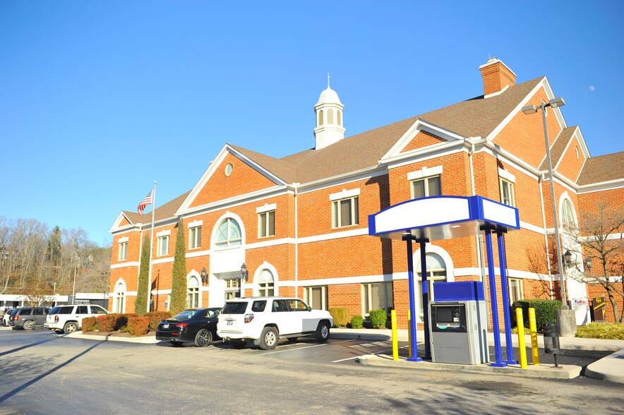 301 E Main St, Newport, TN à vendre - Photo du bâtiment - Image 2 de 7