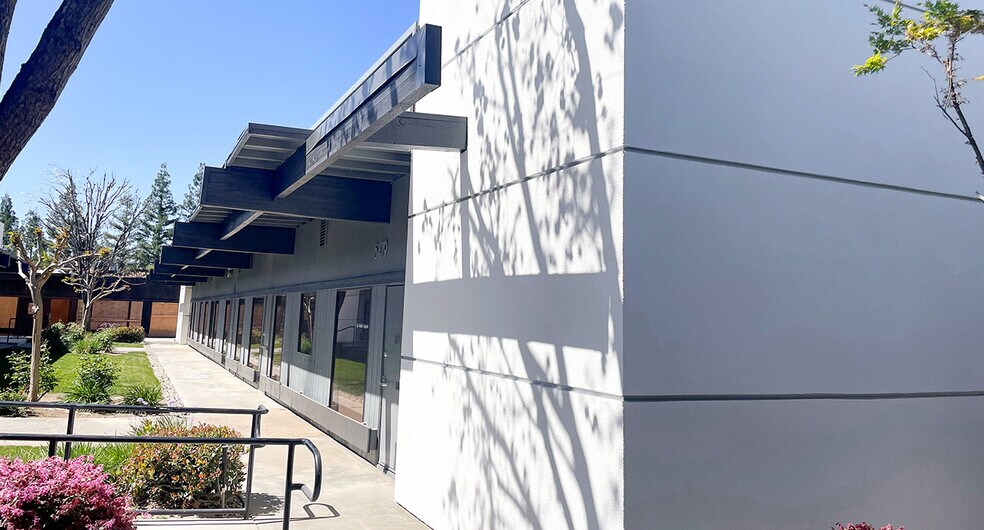 5475 N Fresno St, Fresno, CA for lease - Building Photo - Image 2 of 3