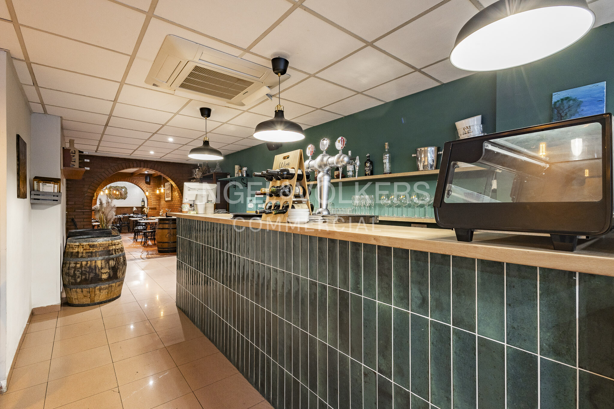 Retail in Barcelona, Barcelona for lease Interior Photo- Image 1 of 23