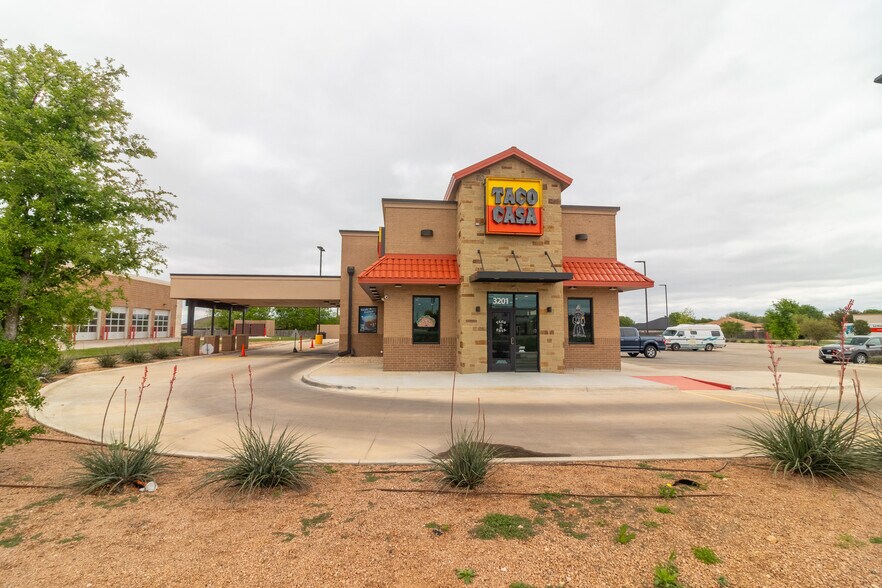 3201 W Stan Schlueter Loop, Killeen, TX à vendre - Photo du bâtiment - Image 1 de 20