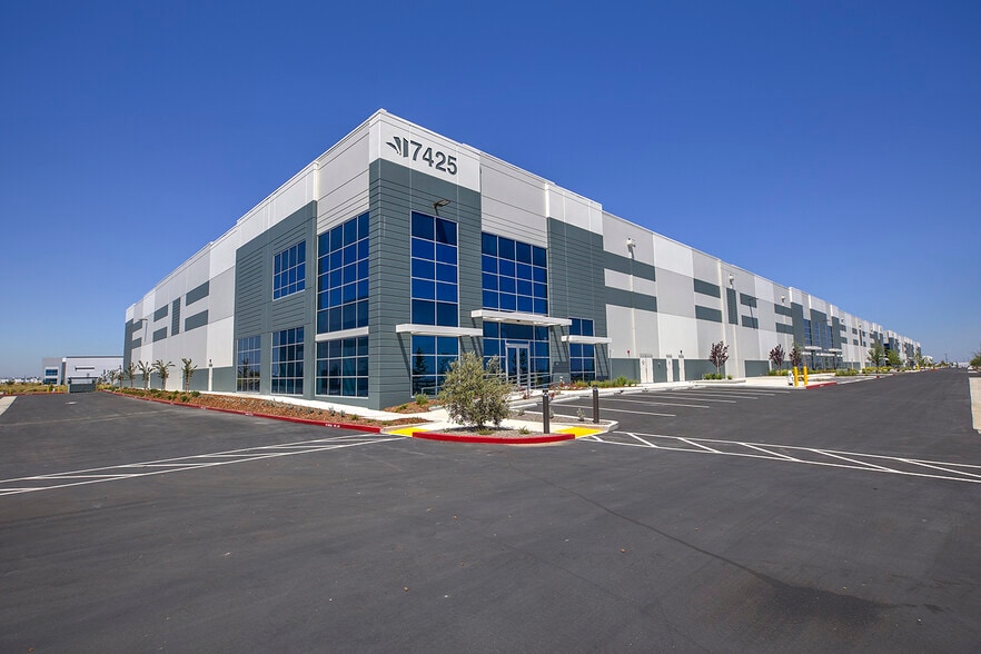 7425 Lone Tree Rd, Sacramento, CA for lease - Building Photo - Image 1 of 11