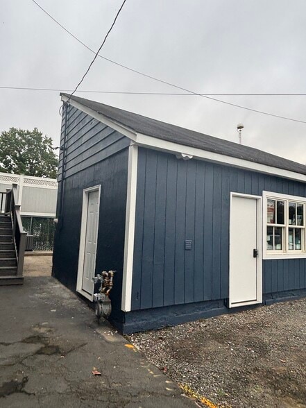 734 W Nyack Rd, West Nyack, NY à louer - Photo du bâtiment - Image 3 de 4