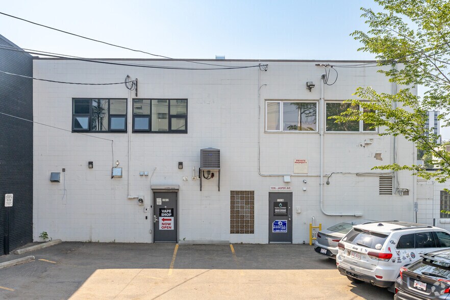 11512-11518 Jasper Ave NW, Edmonton, AB à louer - Photo du bâtiment - Image 3 de 4