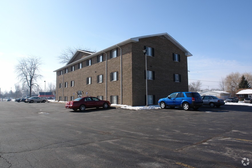 7628 Gratiot Rd, Saginaw, MI for sale - Building Photo - Image 2 of 10