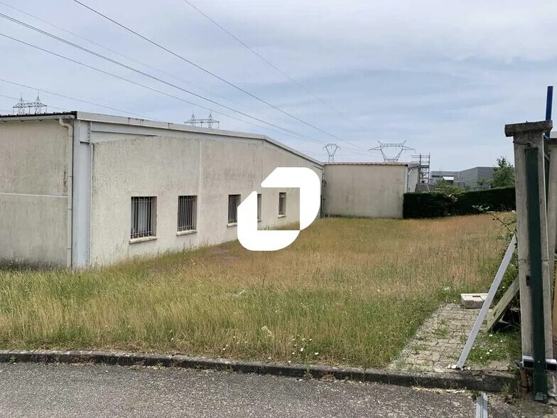 2 Rue Louis Renault, Jonage à louer - Photo du bâtiment - Image 2 de 23