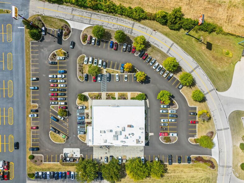 615 Ring Rd, Harrison, OH à vendre - Photo du bâtiment - Image 2 de 11