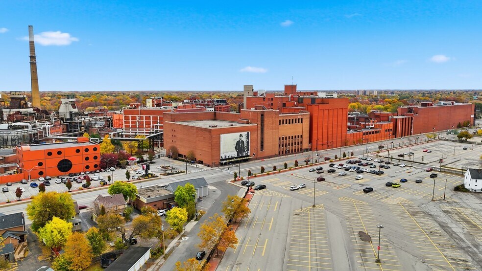 211 W Ridge Rd, Rochester, NY à louer - Photo du bâtiment - Image 2 de 36