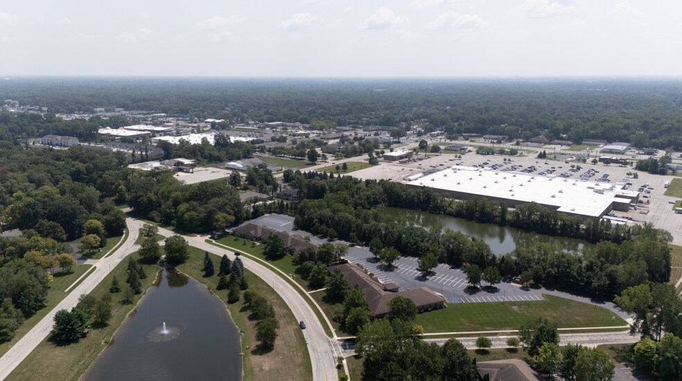 7311 Crossleigh Ct, Toledo, OH à vendre - Photo du bâtiment - Image 2 de 12