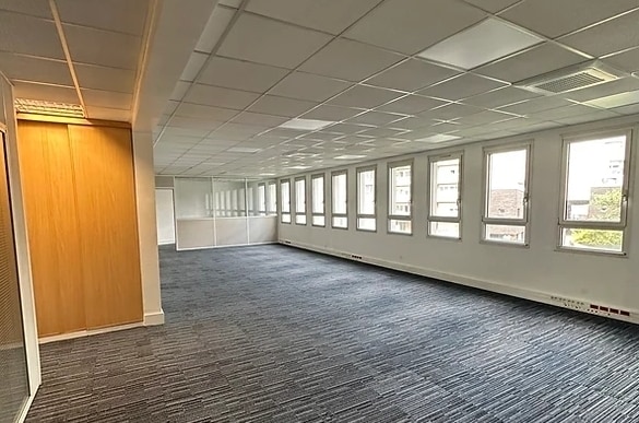 2 Rue Du 19 Mars 1962, Clichy for lease - Interior Photo - Image 2 of 6