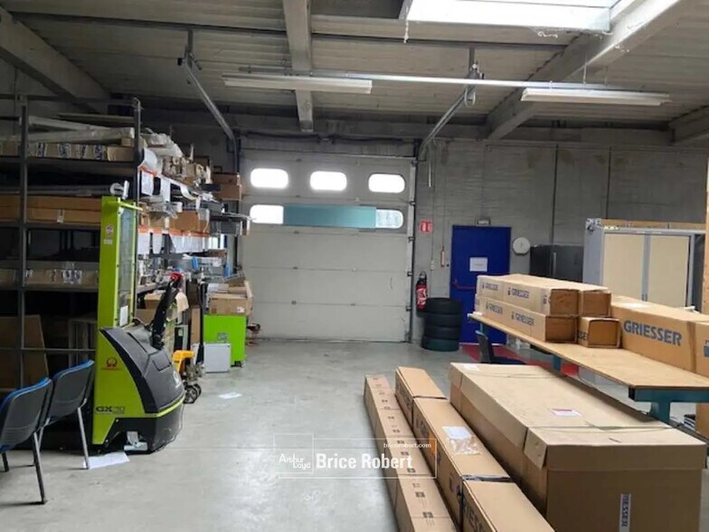 Bureau dans Décines-Charpieu à louer - Photo intérieure - Image 2 de 12