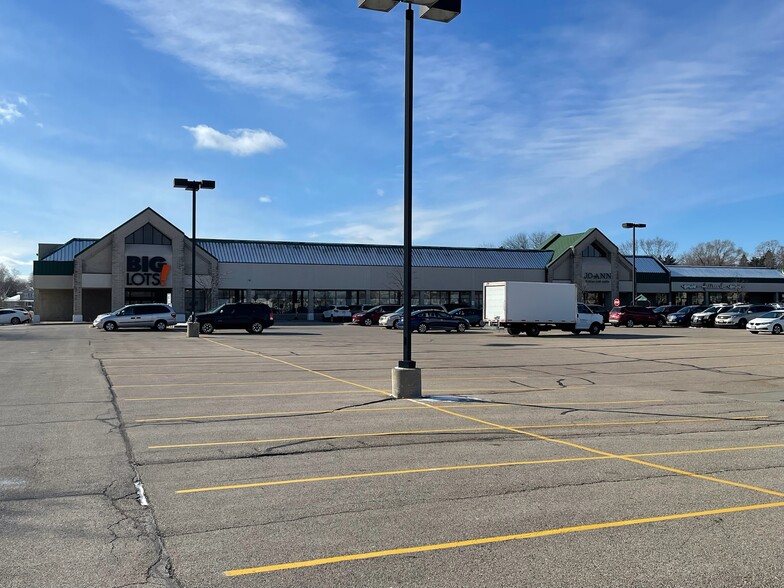 N78W14511 Appleton Ave, Menomonee Falls, WI for lease - Primary Photo - Image 2 of 2