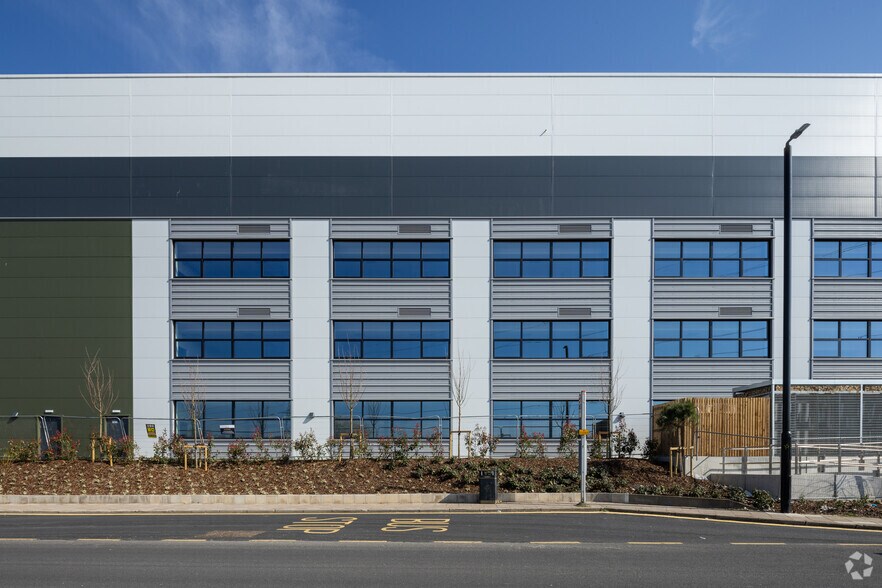 Jenkins Ln, Barking à louer - Photo du bâtiment - Image 3 de 4