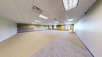1001 Chestnut Hills Pky, Fort Wayne, IN for lease Interior Photo- Image 1 of 2
