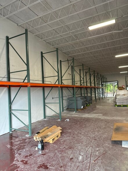 4128 NW 10th Ave, Oakland Park, FL à louer - Photo du bâtiment - Image 3 de 11