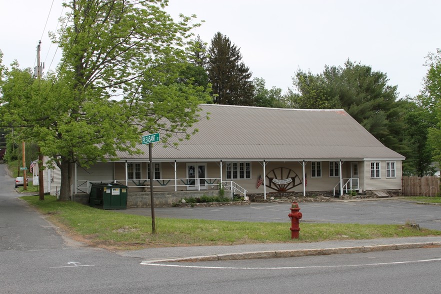 10 E Main St, Huntington, MA à vendre - Photo principale - Image 1 de 1