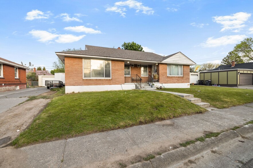 675-677 Holbrook Dr, Idaho Falls, ID for sale - Primary Photo - Image 1 of 2