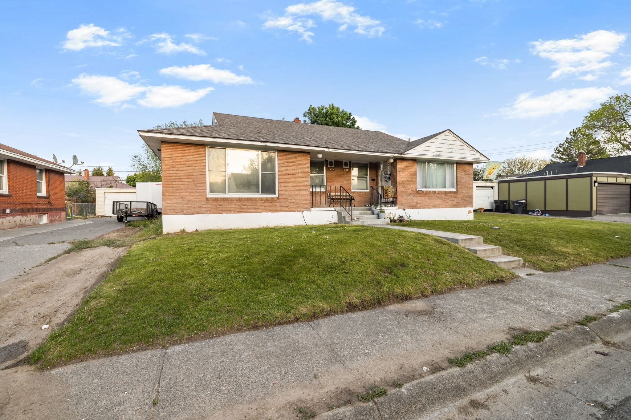 675-677 Holbrook Dr, Idaho Falls, ID à vendre Photo principale- Image 1 de 3