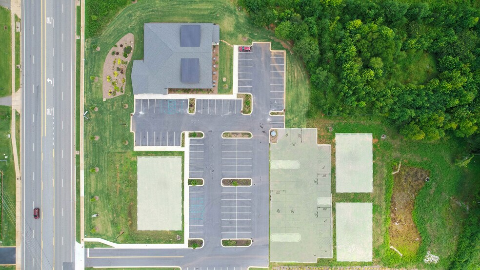 5049 Highway 9, Inman, SC à louer - Photo du bâtiment - Image 2 de 3