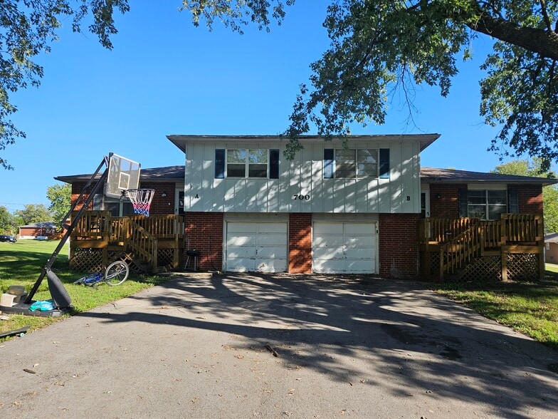 700 NE Hamel Pl, Lee's Summit, MO à vendre - Photo principale - Image 1 de 1