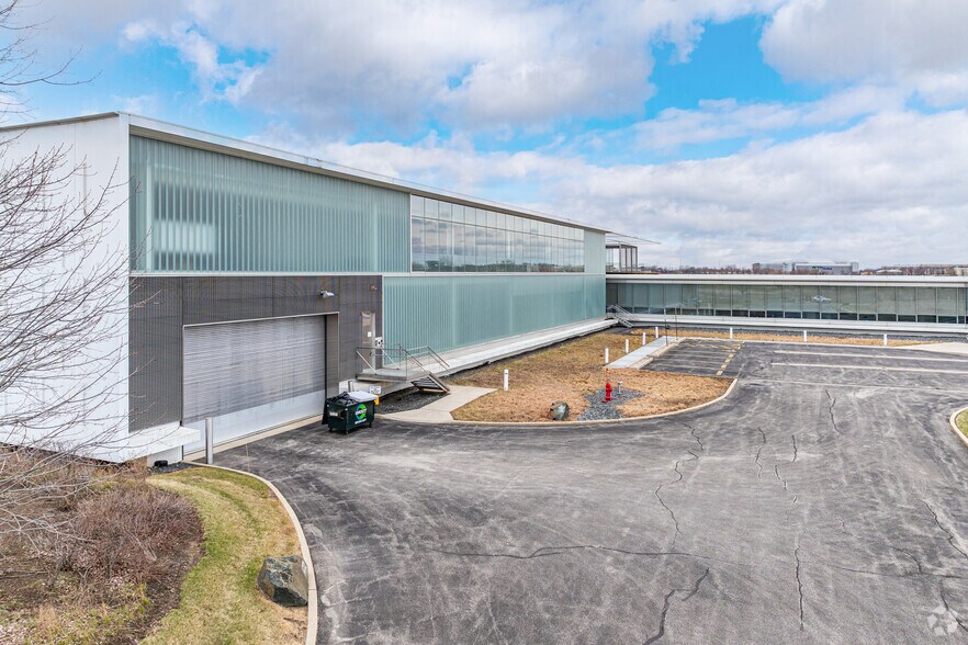 2600 Forbs Ave, Hoffman Estates, IL à louer - Photo du bâtiment - Image 2 de 6