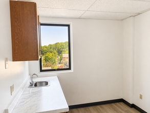 27 Hospital Ave, Danbury, CT for lease Interior Photo- Image 1 of 3