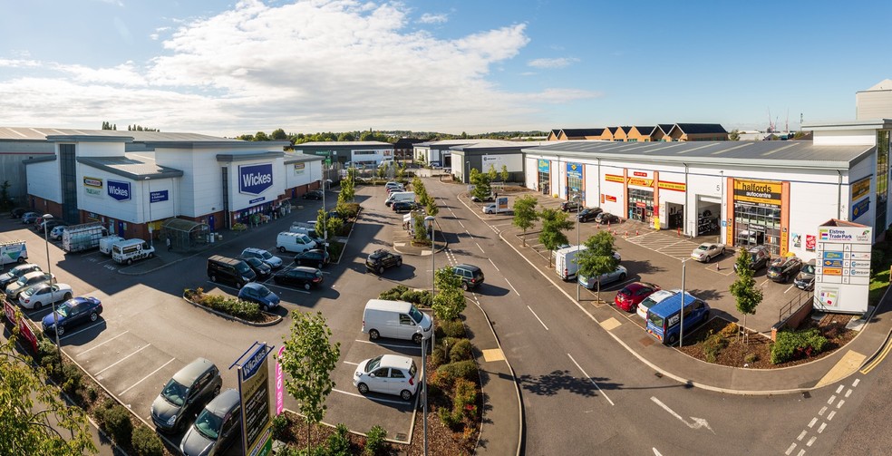 Elstree Way, Borehamwood for lease - Primary Photo - Image 1 of 6