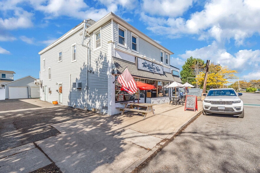 504 Fire Island Ave, Babylon, NY for sale - Building Photo - Image 3 of 33