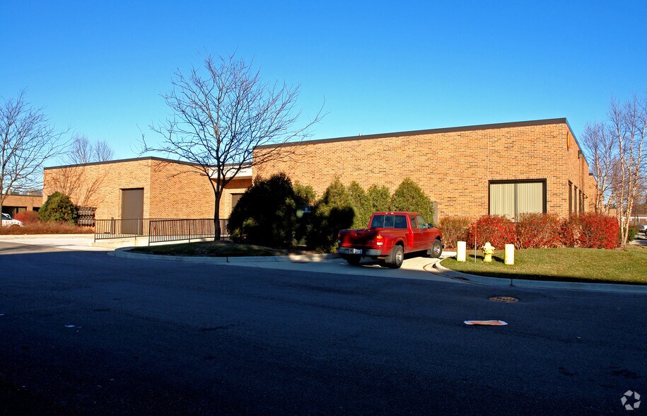 245 W Roosevelt Rd, West Chicago, IL à louer - Photo du bâtiment - Image 2 de 3