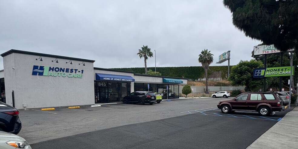 845 Baker St, Costa Mesa, CA for lease - Building Photo - Image 3 of 5