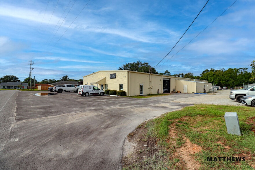 700 Edge Ave, Fort Walton Beach, FL à vendre - Photo du bâtiment - Image 2 de 3