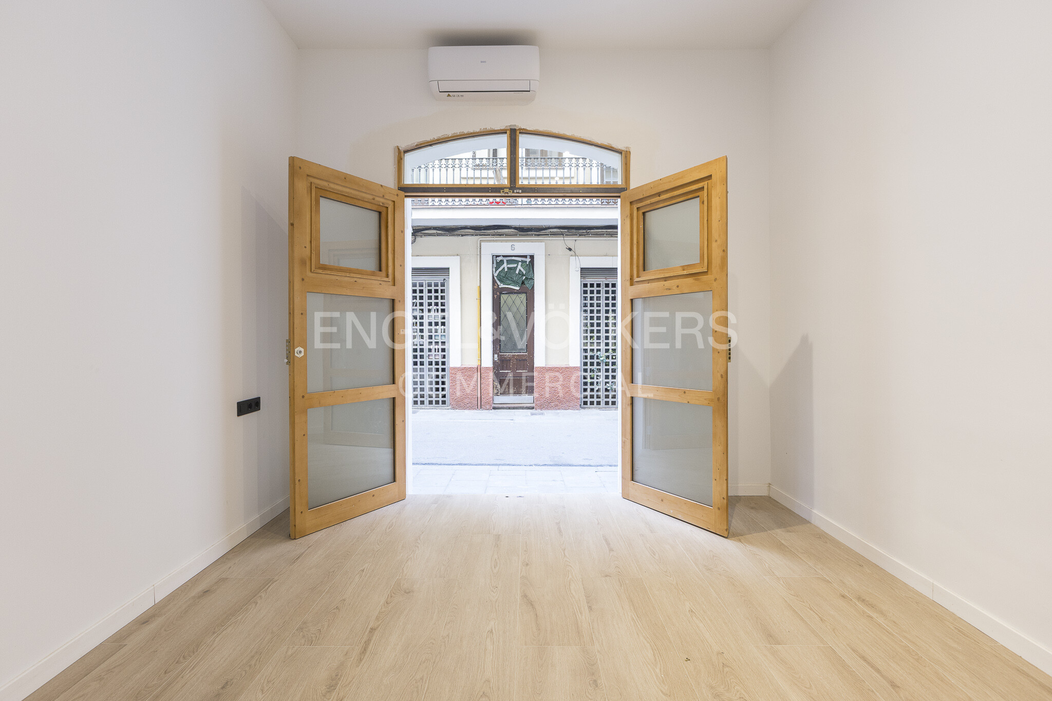 Retail in Barcelona, Barcelona for lease Interior Photo- Image 1 of 24