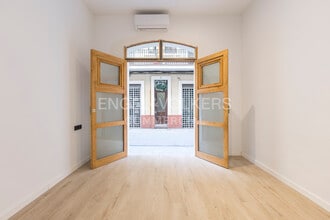 Retail in Barcelona, Barcelona for lease Interior Photo- Image 1 of 24