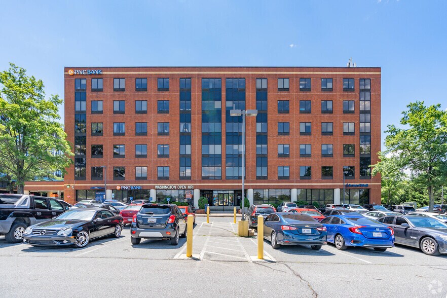 6196 Oxon Hill Rd, Oxon Hill, MD à louer - Photo du bâtiment - Image 1 de 28