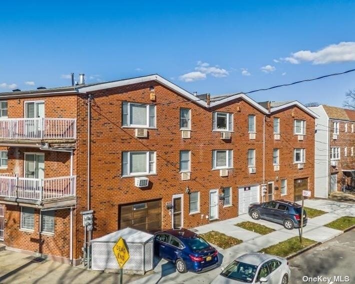 7050 153rd St, Flushing, NY à vendre - Photo du bâtiment - Image 3 de 3