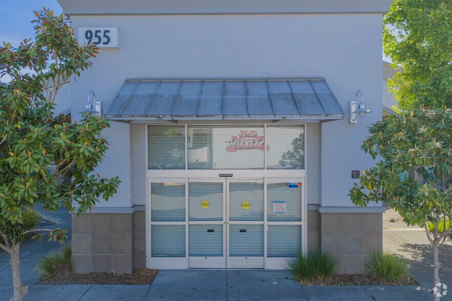 937-955 Stony Point Rd, Santa Rosa, CA à vendre - Photo du bâtiment - Image 2 de 6