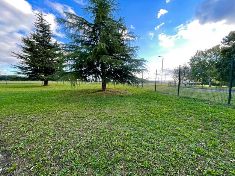 Office in Verneuil En Halatte for lease - Building Photo - Image 3 of 4