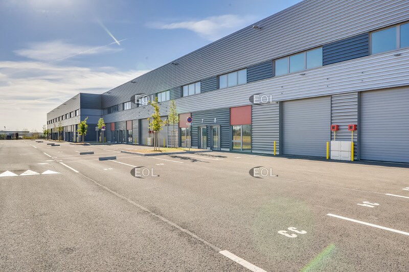 Flex in Le Thillay for lease Building Photo- Image 1 of 9