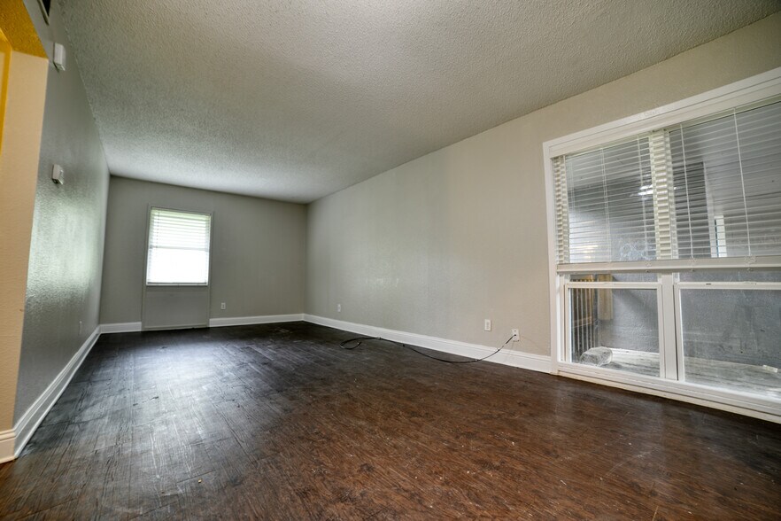 826 S Travis St, Sherman, TX à vendre - Photo intérieure - Image 3 de 18