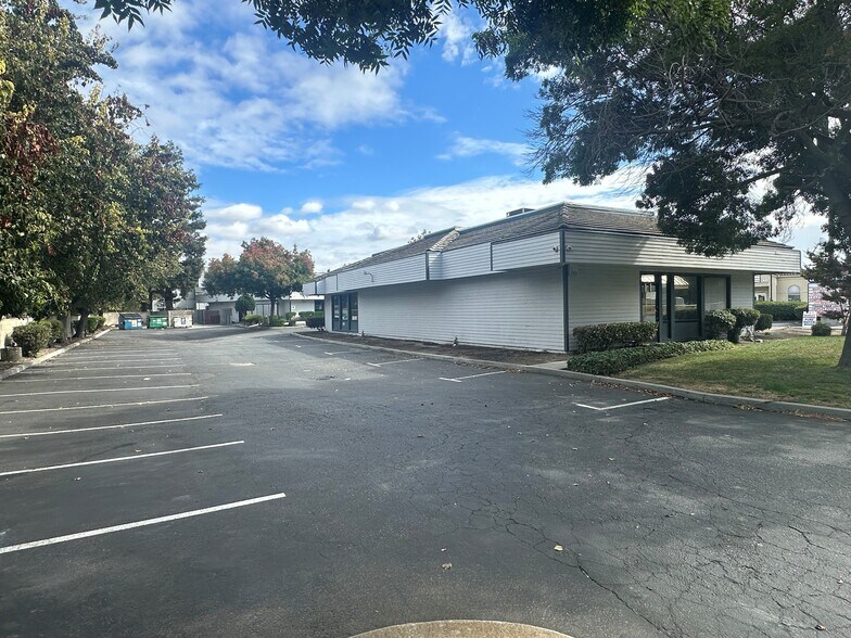 2663 Cropley Ave, San Jose, CA à louer - Photo du bâtiment - Image 3 de 9