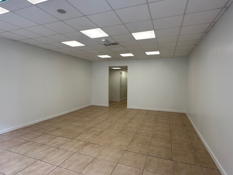 82 King St, Kilmarnock for lease - Building Photo - Image 3 of 9